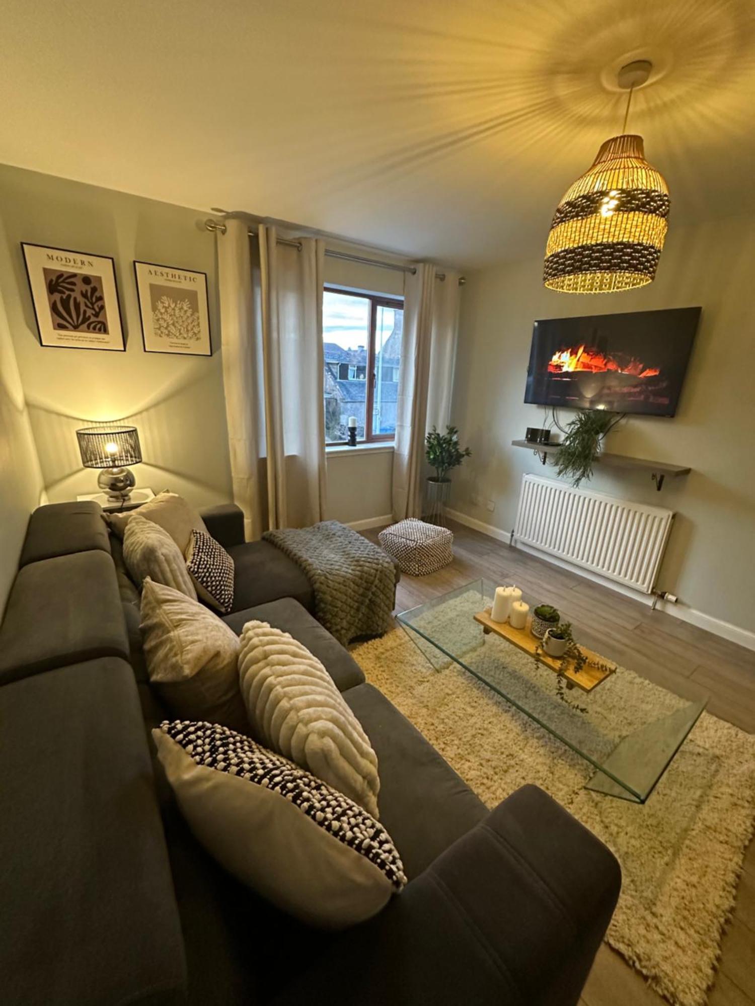 Dalneigh Lovely Modern 2 Bedrom Unit Close To City Center מראה חיצוני תמונה